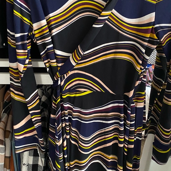 Brand New Iconic DVF Printed Wrap Dress - Picture 3 of 4